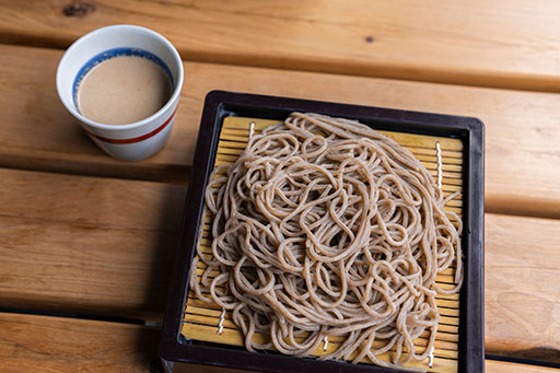 そば粉を配合した太平打ちつけ麺